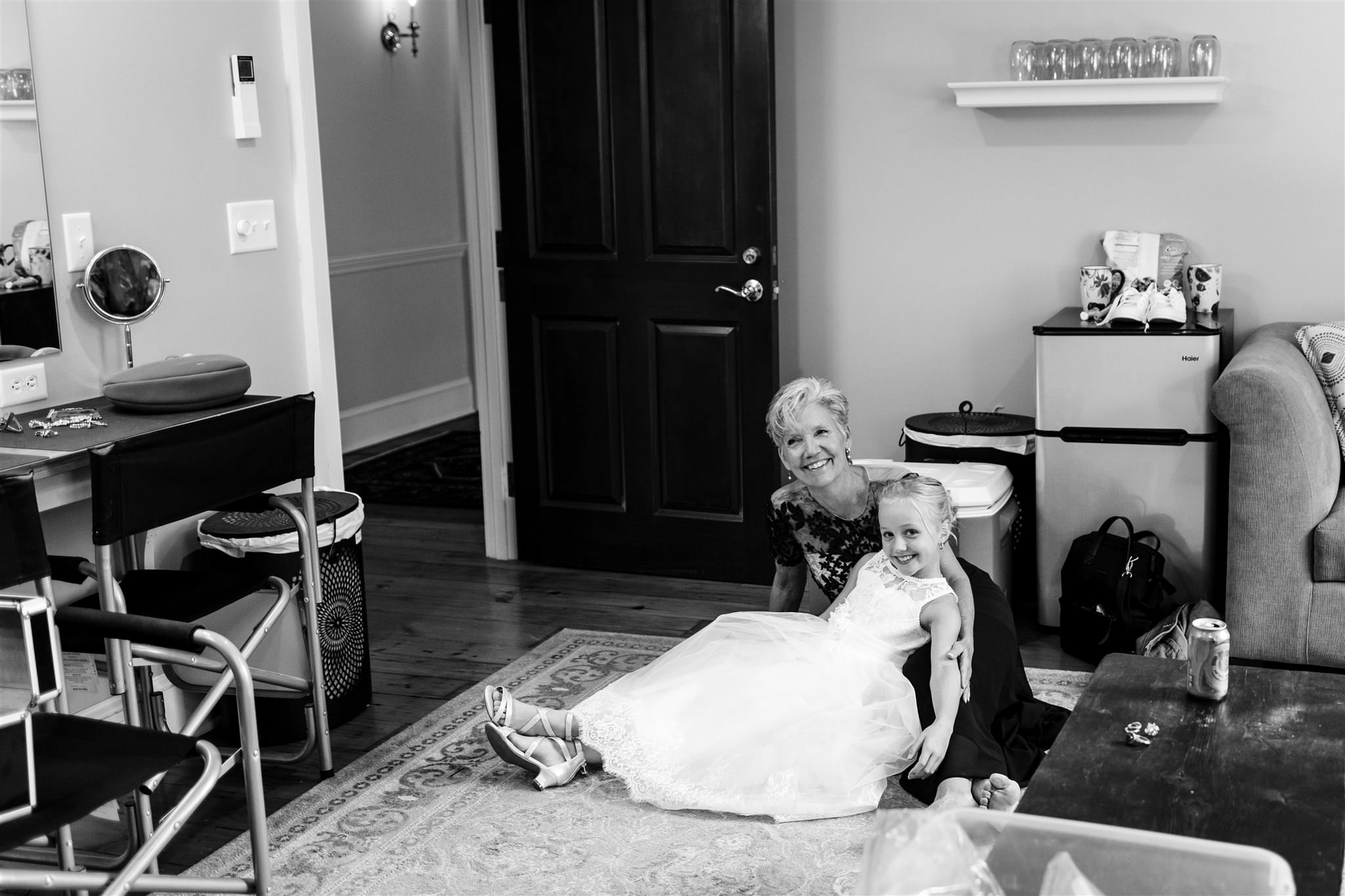 The mother of the bride and a flower girl relax before the finger lakes wedding.
